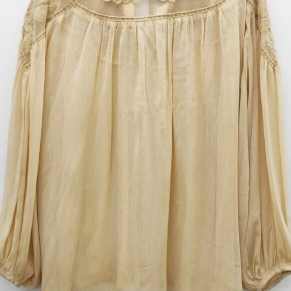 Elegant Cream Blouse with Floral Embroidery - Picture 12 of 15